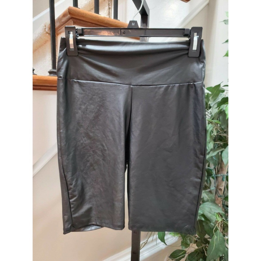 Bozzolo Women's Solid Black Polyester Mid Rise Comfort Waist Short Size Medium